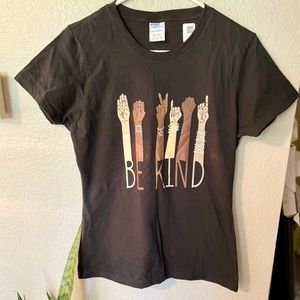 BE KIND t-shirt in ASL. ✋